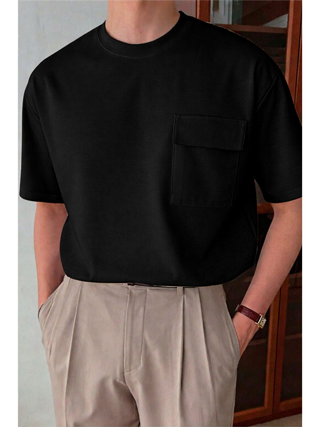 Siyah Erkek Cepli Basic Tişört – Oversize Modern Kesim Günlük Stil