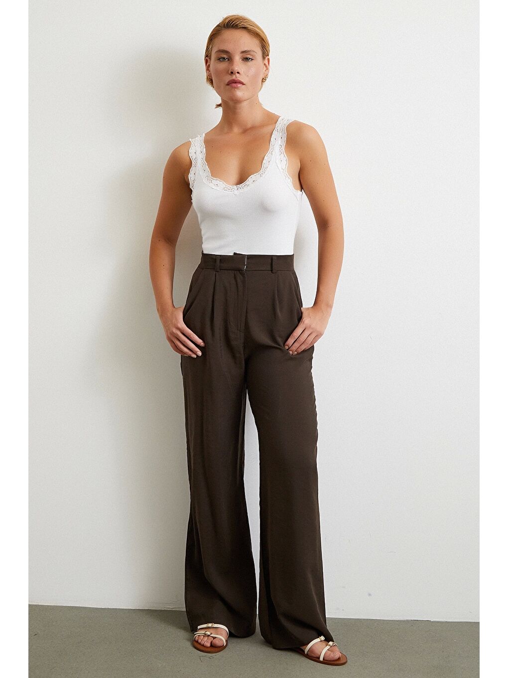 Dantel Askılı Top Beyaz-1