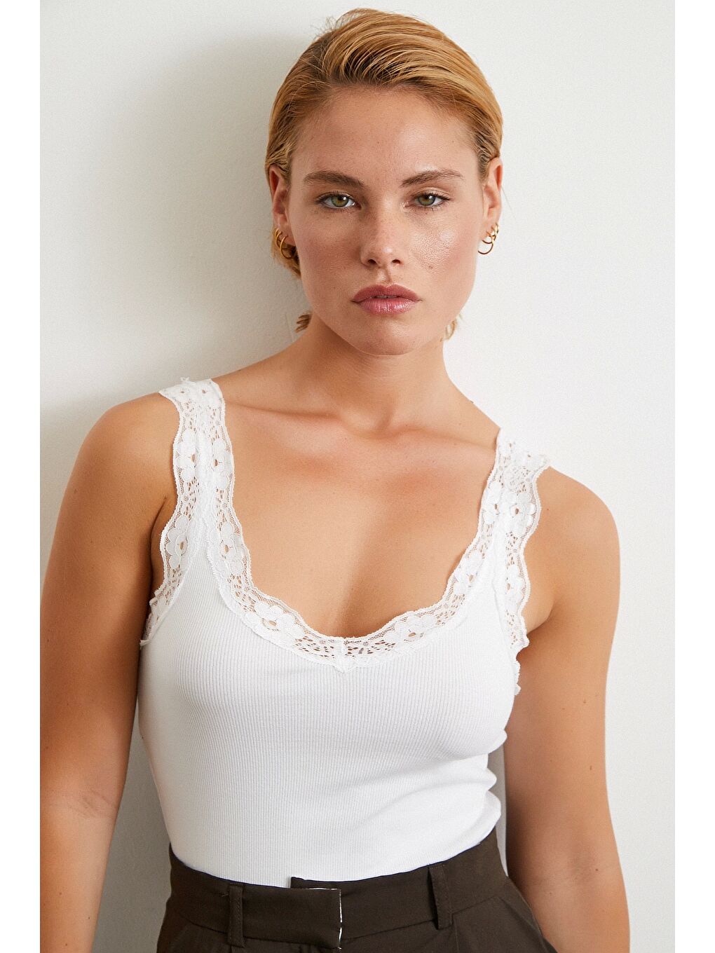 Dantel Askılı Top Beyaz-2
