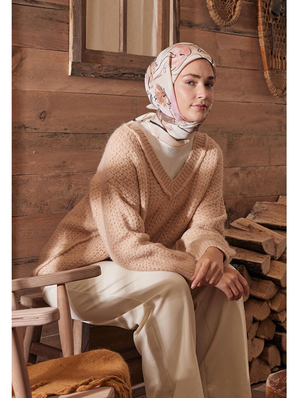 Kahverengi Gardenıa Desen Pamuk İpek Eşarp Soft Kahve