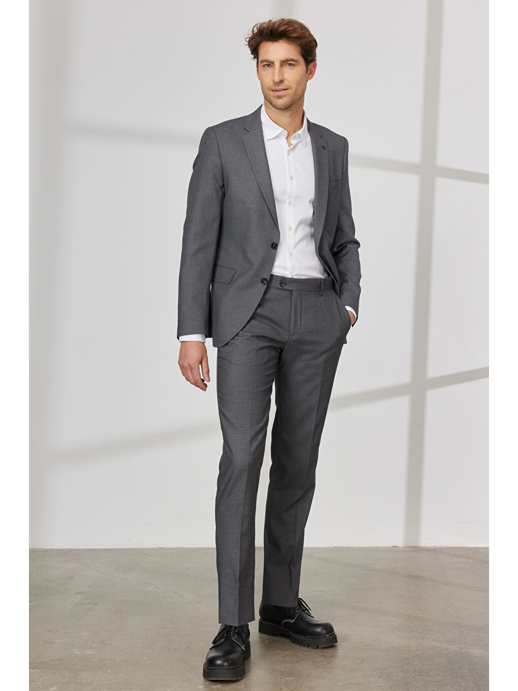 Erkek Antrasit Regular Fit Geniş Kesim Mono Yaka Armürlü Takım Elbise-3