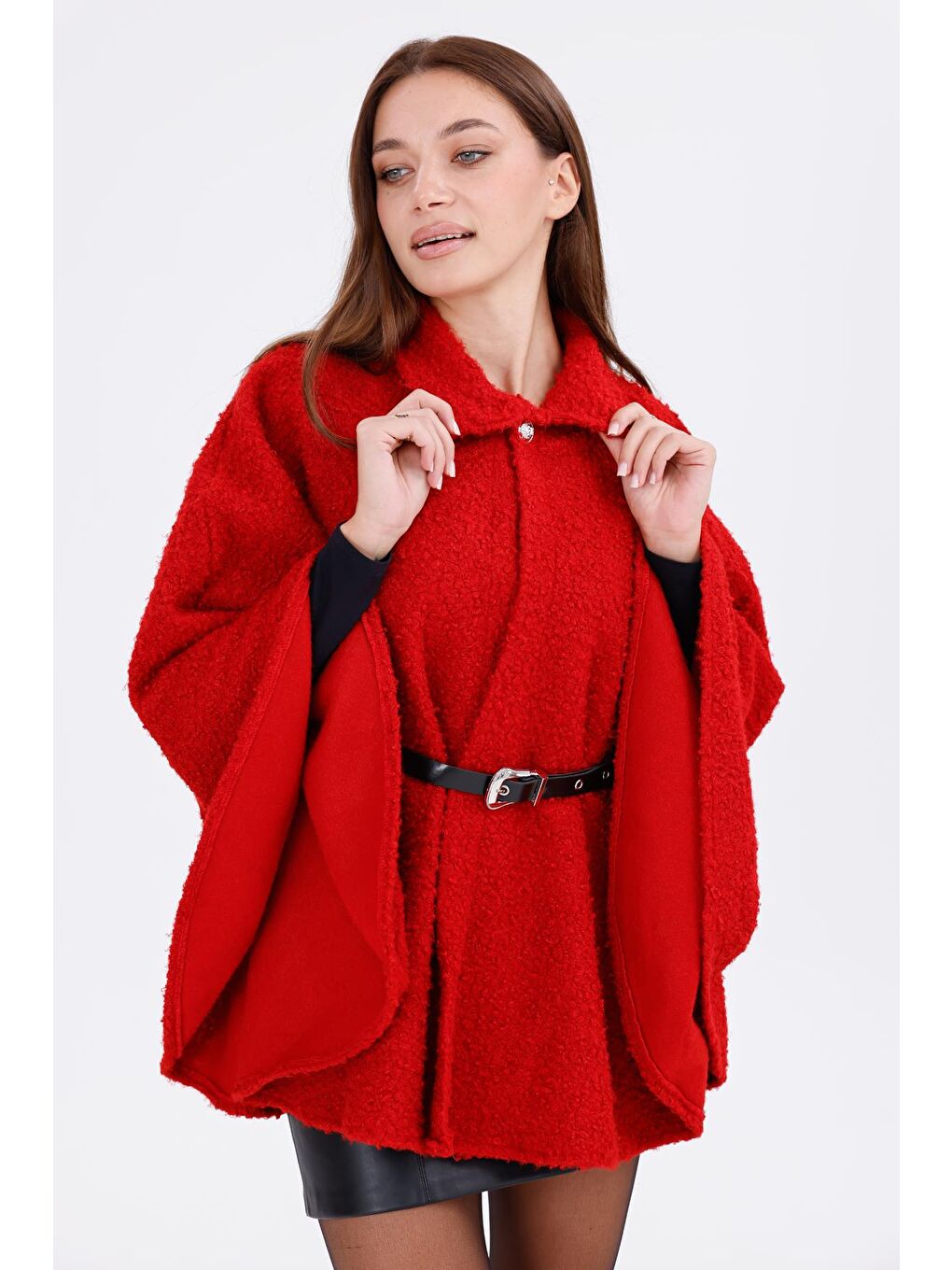 Kırmızı Kadın Buklet Kumaşlı Tokalı Bel Detaylı Panço – Sıcak Tutan Trend Kışlık Dış Giyim-1