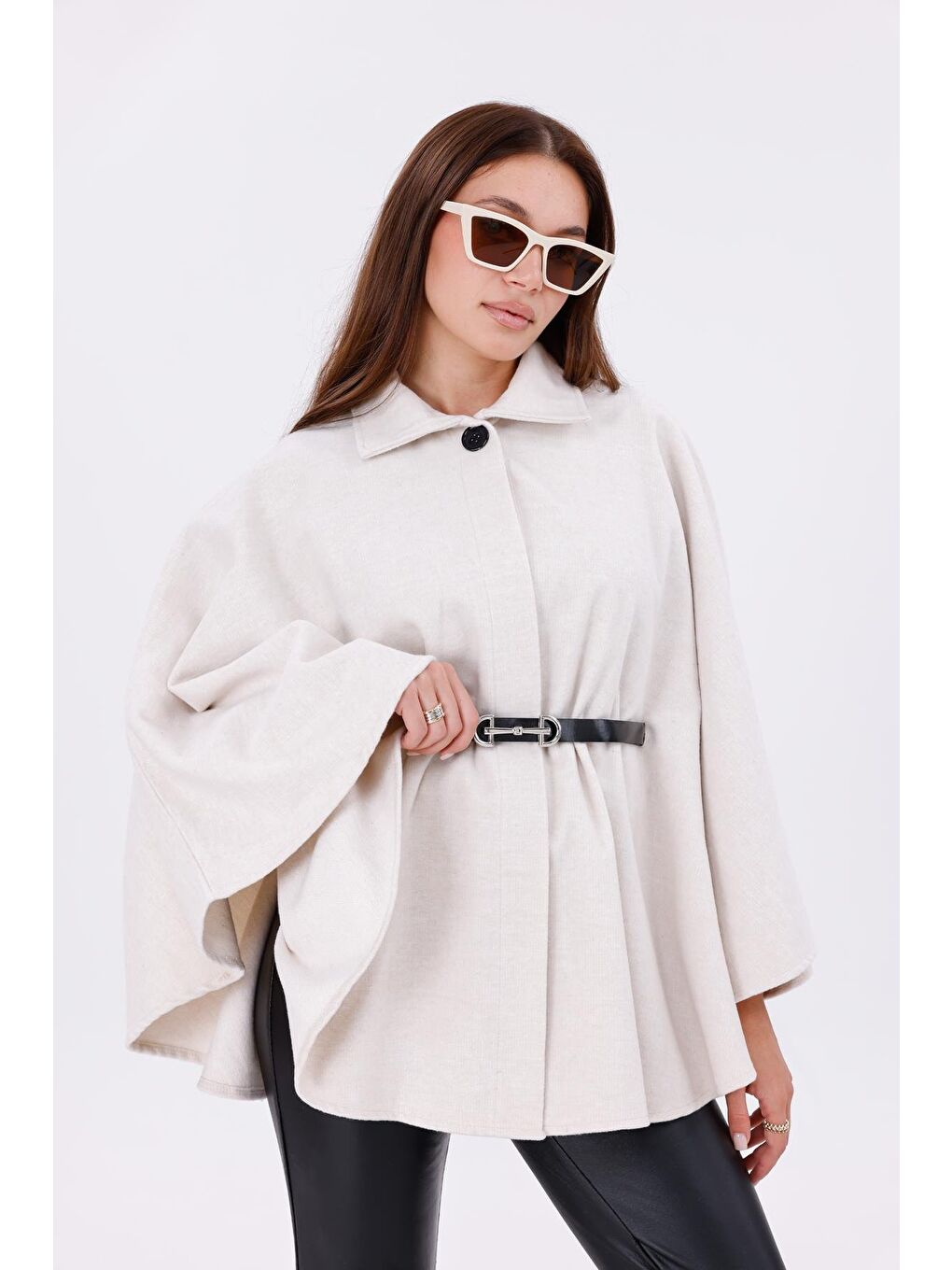 Bej Kadın Tok Duruşlu Pelüş Panço – Tokalı Bel Detaylı Sıcak Tutan Kışlık Dış Giyim