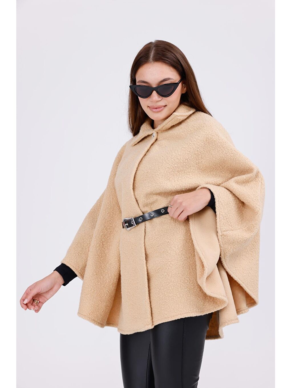 Bej Kadın Buklet Kumaşlı Tokalı Bel Detaylı Panço – Sıcak Tutan Trend Kışlık Dış Giyim-5