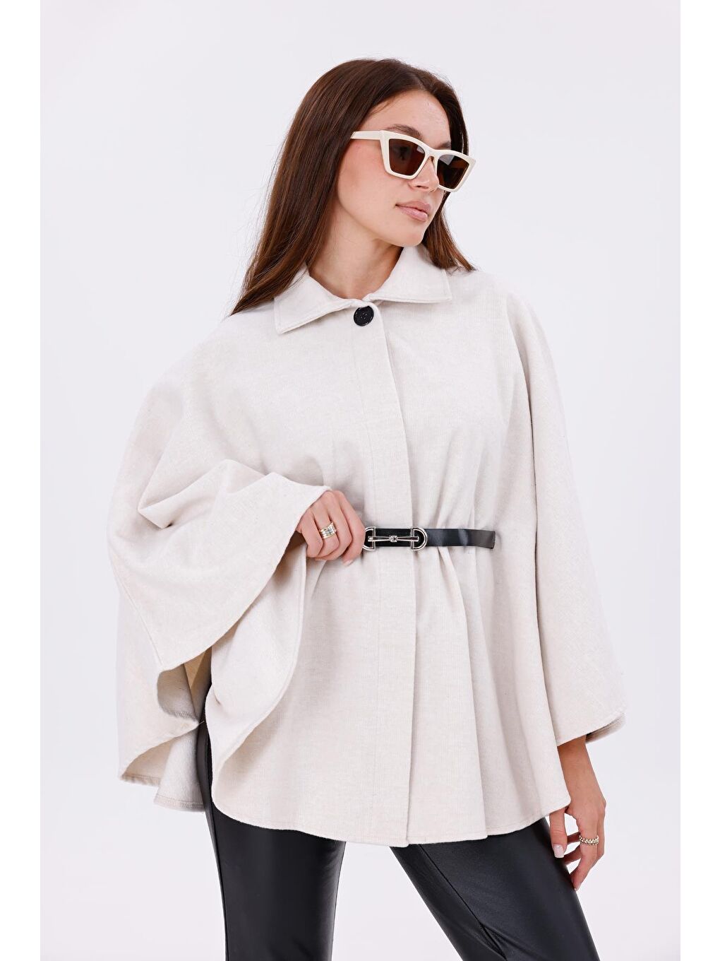 Bej Kadın Tok Duruşlu Pelüş Panço – Tokalı Bel Detaylı Sıcak Tutan Kışlık Dış Giyim-1