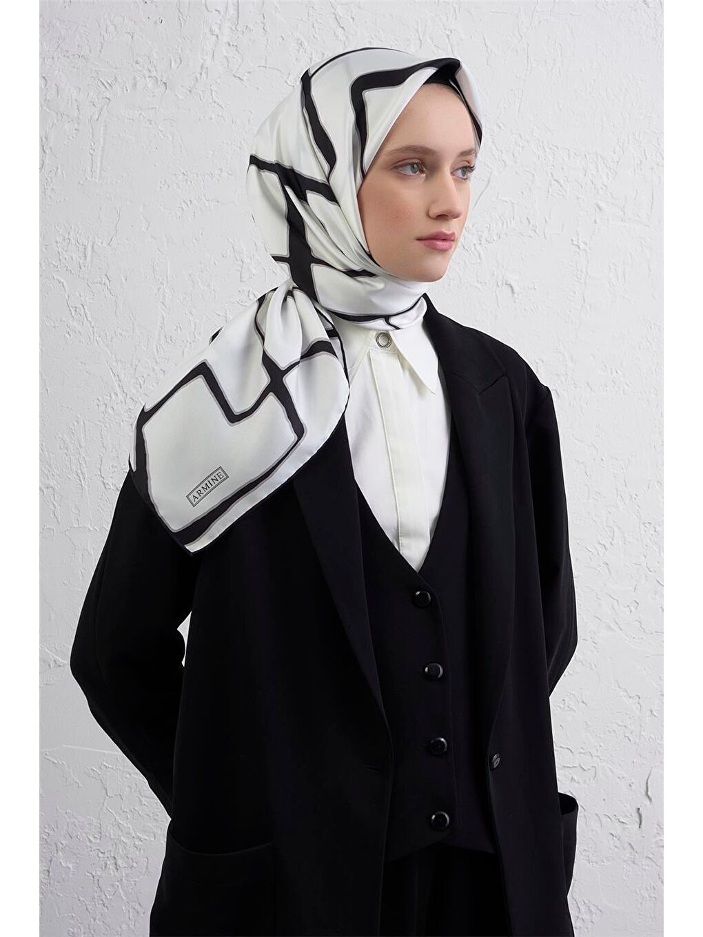Beyaz Geometrik Desenli Saf İpek Twill Eşarp 9441D 01-1