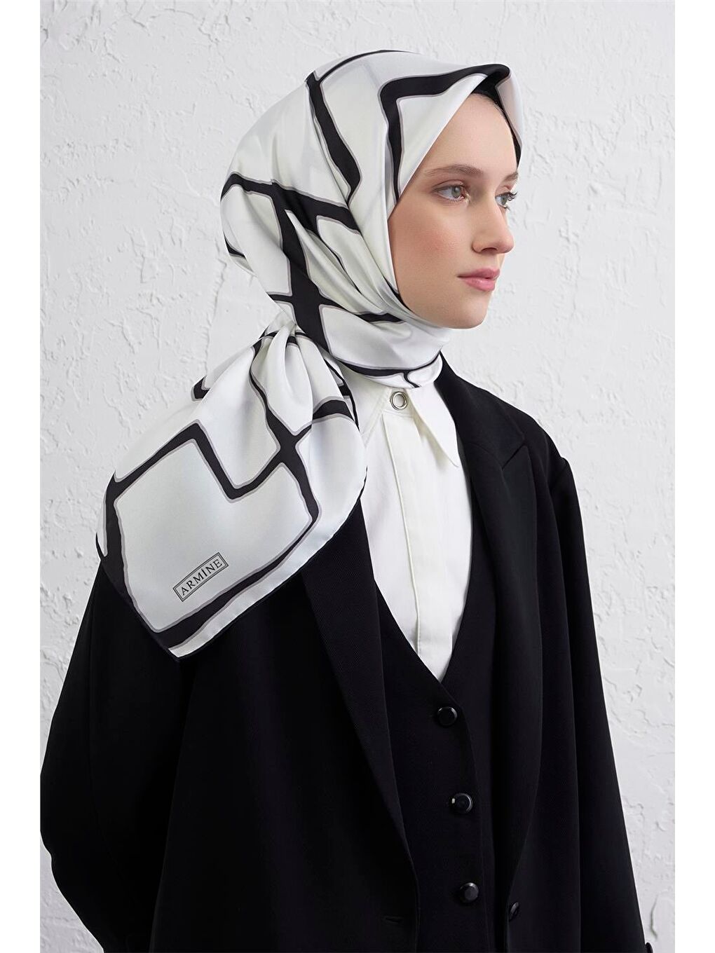 Beyaz Geometrik Desenli Saf İpek Twill Eşarp 9441D 01-2