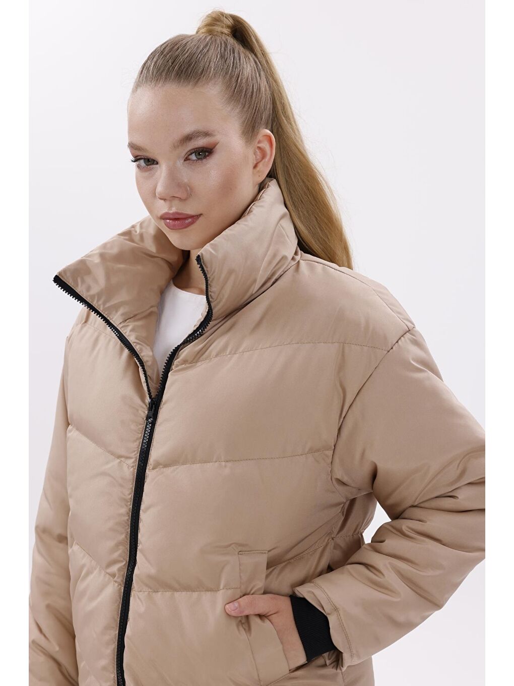 Gri Kadın Dolgulu Puffer Mont - Yüksek Yaka, Suya Dayanıklı-2