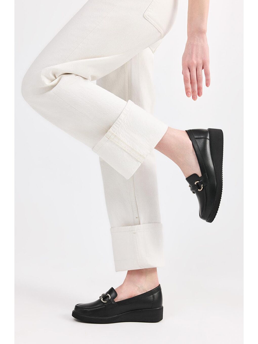 Kadın Siyah Tokalı Günlük Loafer