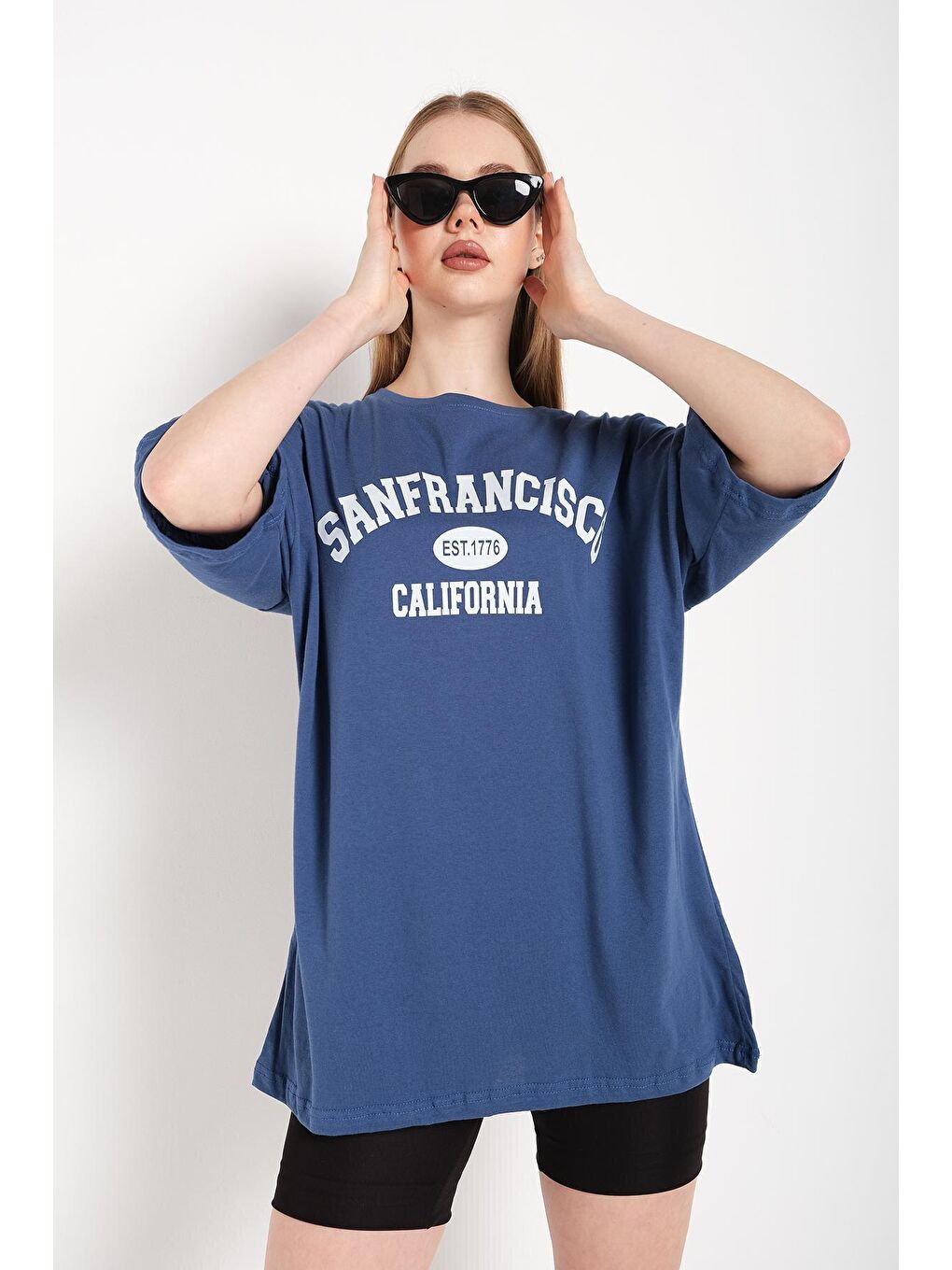 Trendseninle Kadın Indigo Mavi Oversize Sanfrancisco Est.1776 Tişört - 1