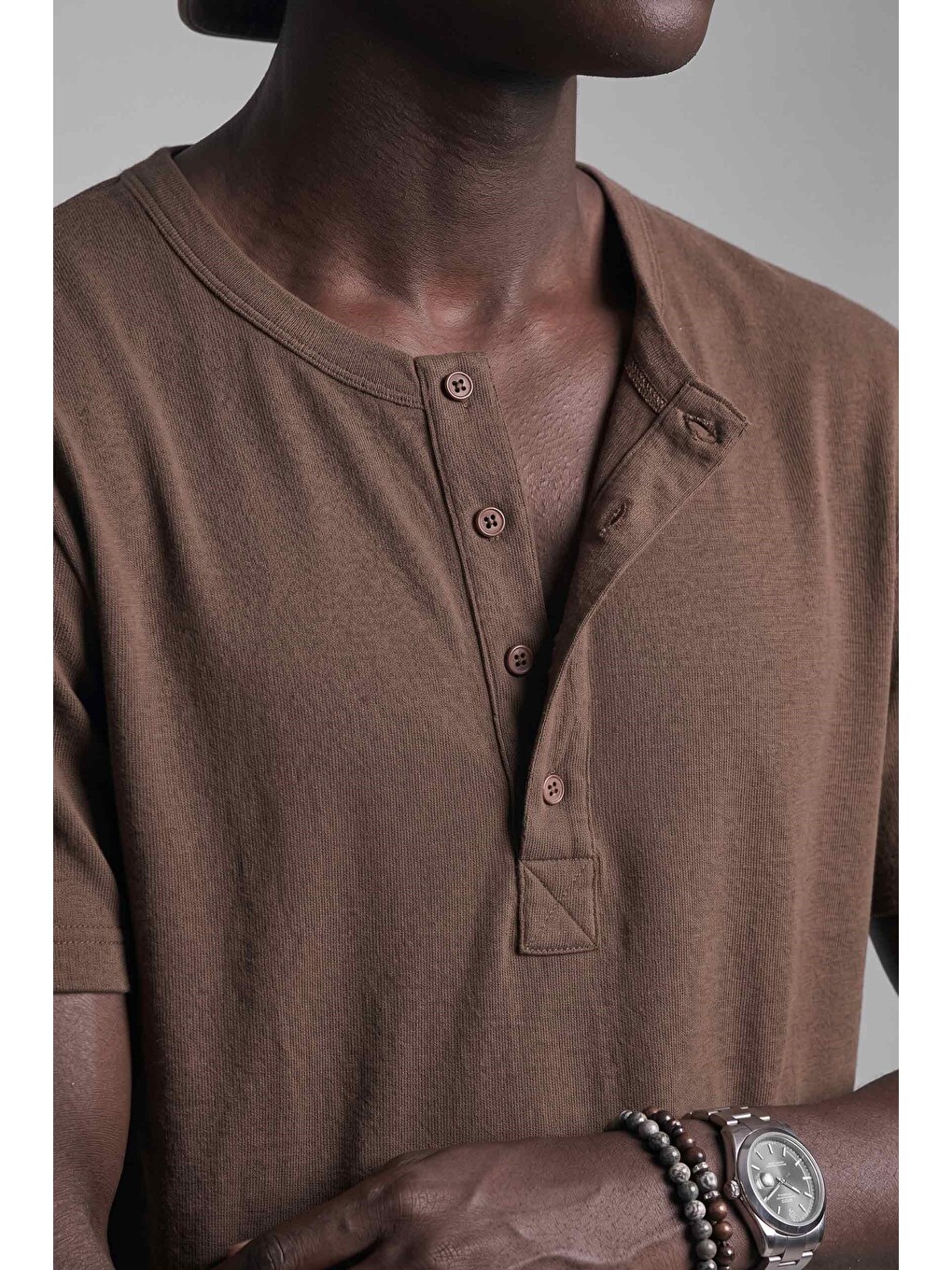 Erkek Relaxed Fit Düğmeli Henley Yaka Basic T-Shirt Kahverengi-2