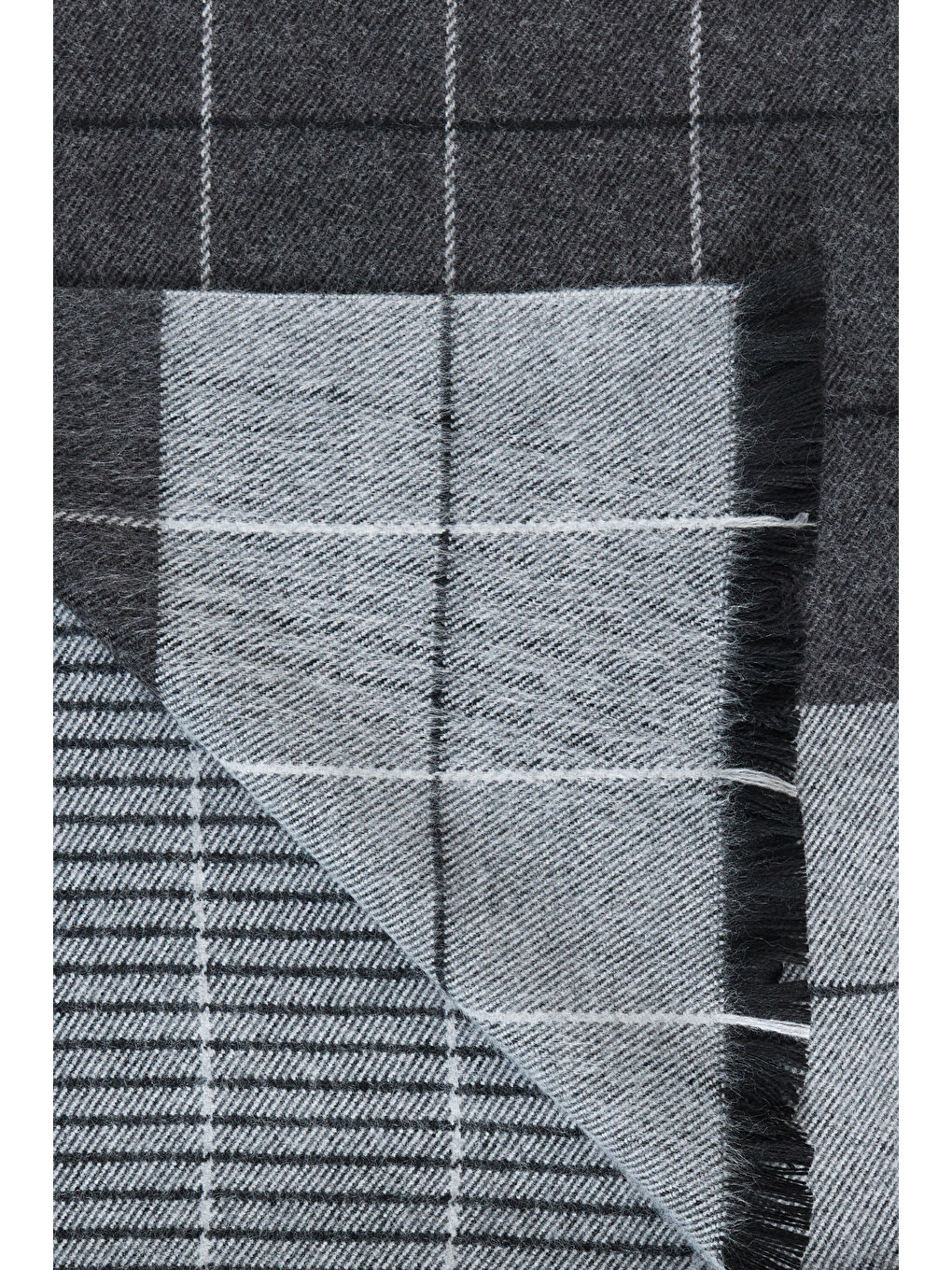 Erkek Gri-Siyah Sıcak Tutan Desenli Triko Atkı-1