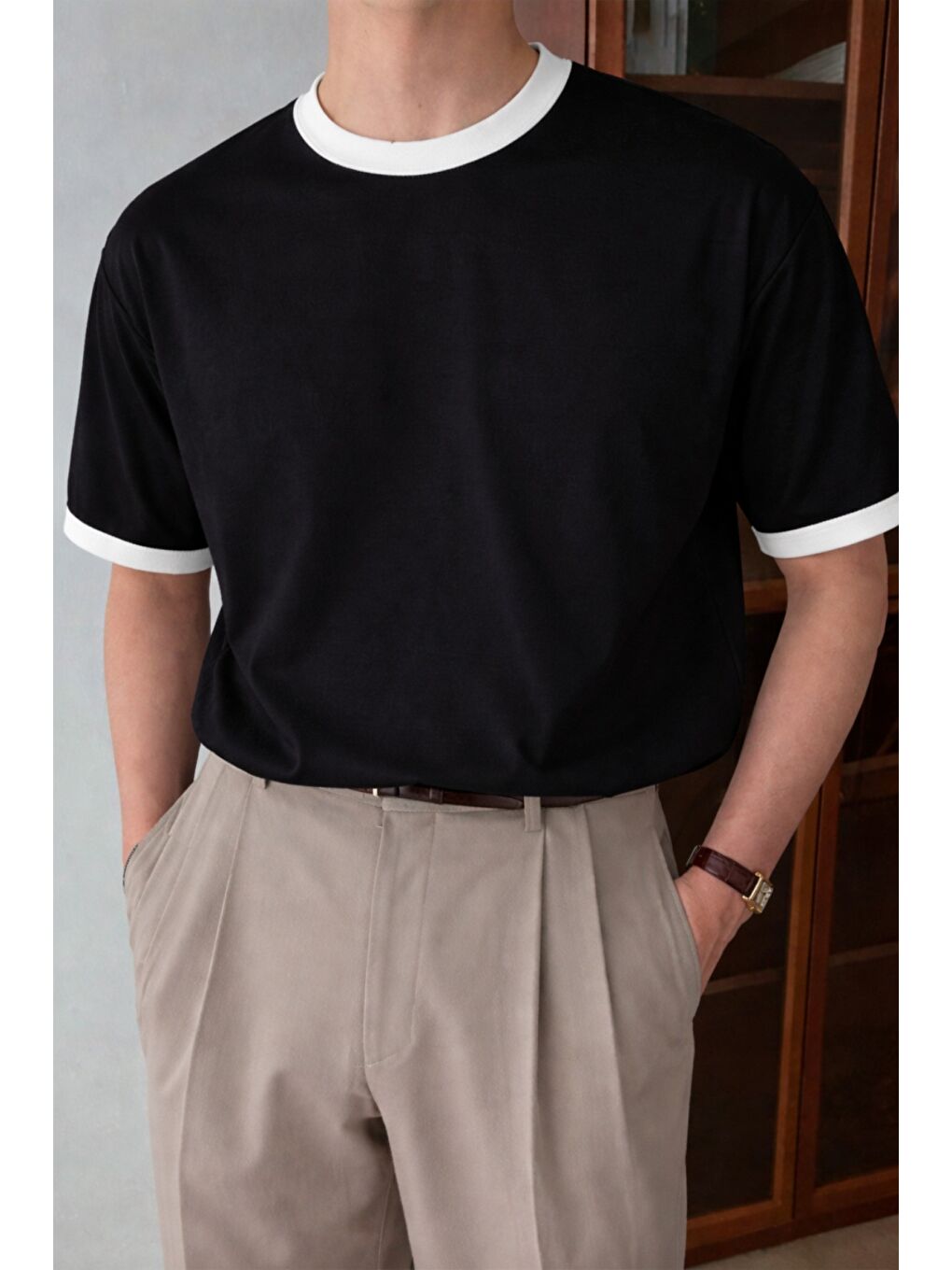 Siyah Erkek Kontrast Yaka Basic Tişört – Modern ve T-Shirt
