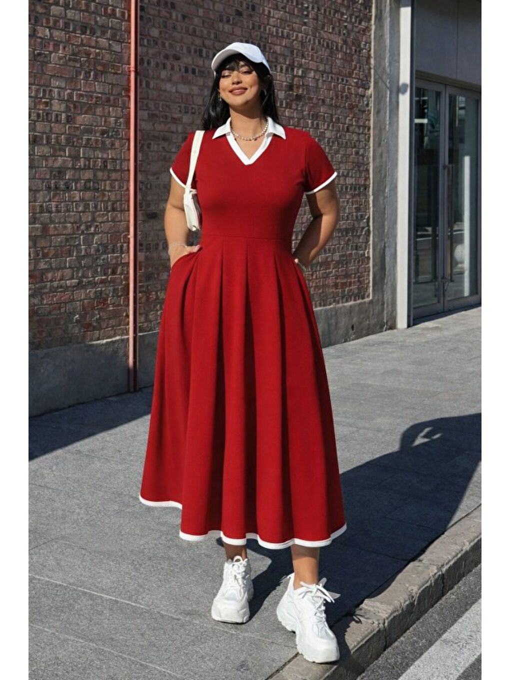 Kırmızı Kadın Kısa Kollu V Yakalı Pileli Uzun Janjan Krep Elbise-1