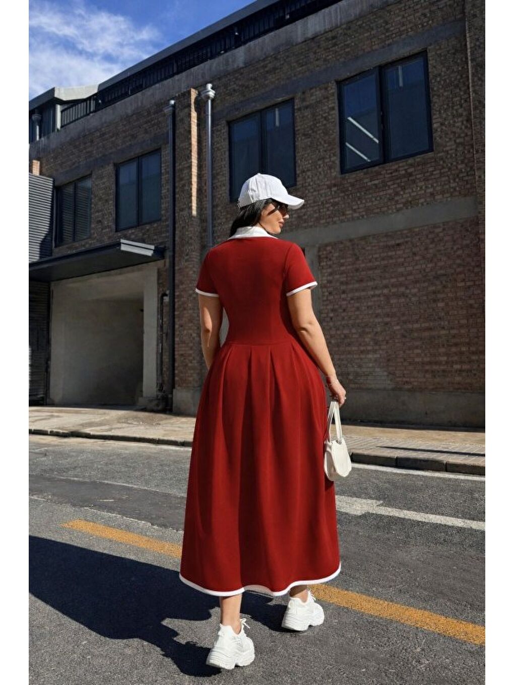 Kırmızı Kadın Kısa Kollu V Yakalı Pileli Uzun Janjan Krep Elbise-2