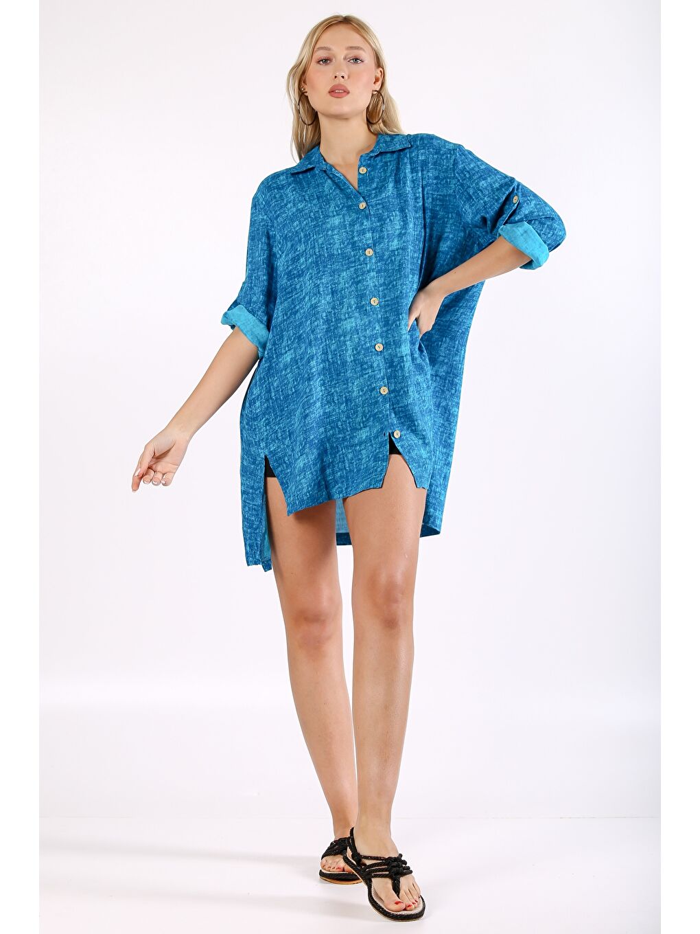 İtalyan Mavi Apaş Yaka 3/4 Kol Desenli Yırtmaçlı Dokuma Gömlek Elbise