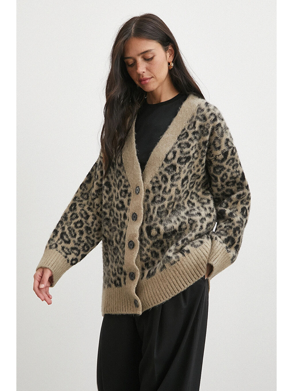 Ekru Leoparlı Düğmeli Hırka Krem