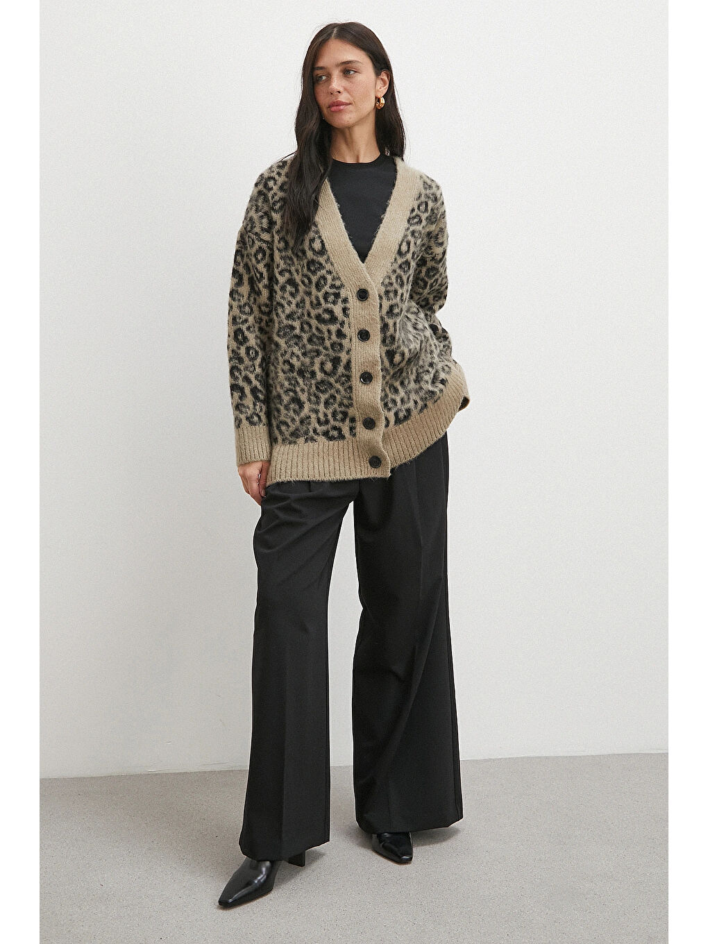 Ekru Leoparlı Düğmeli Hırka Krem-1