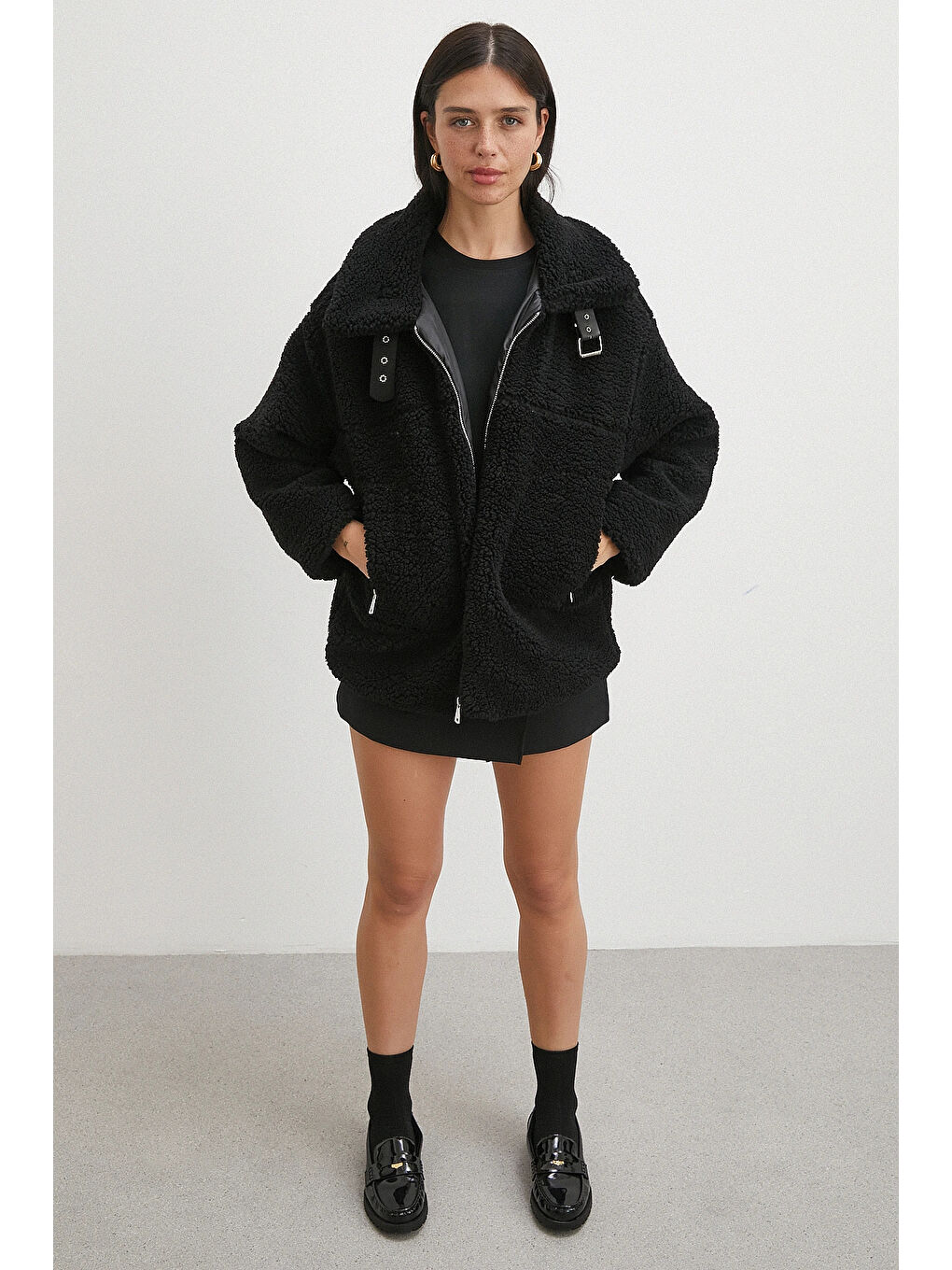 Yaka Detaylı Pelüş Mont Siyah-1