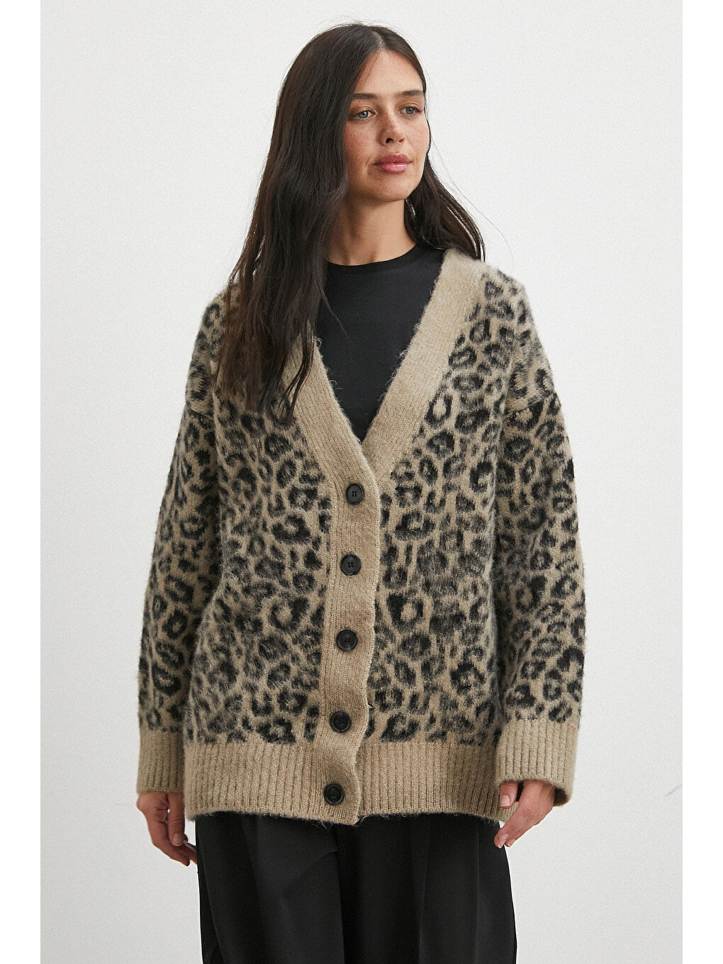 Ekru Leoparlı Düğmeli Hırka Krem-2