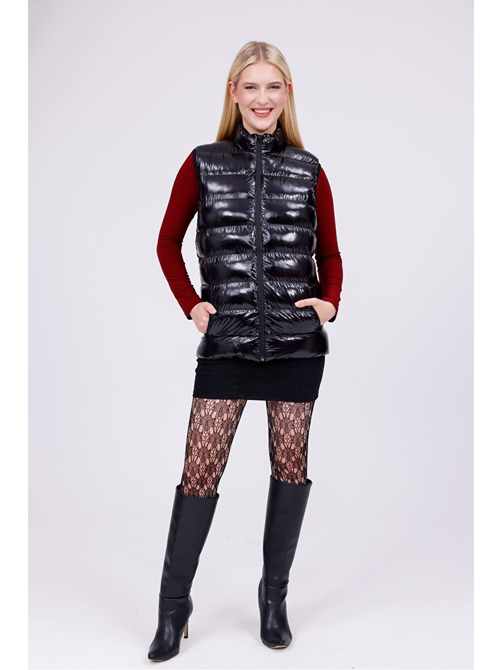 Kadın Siyah Parlak Kumaş Şişme Yelek-5