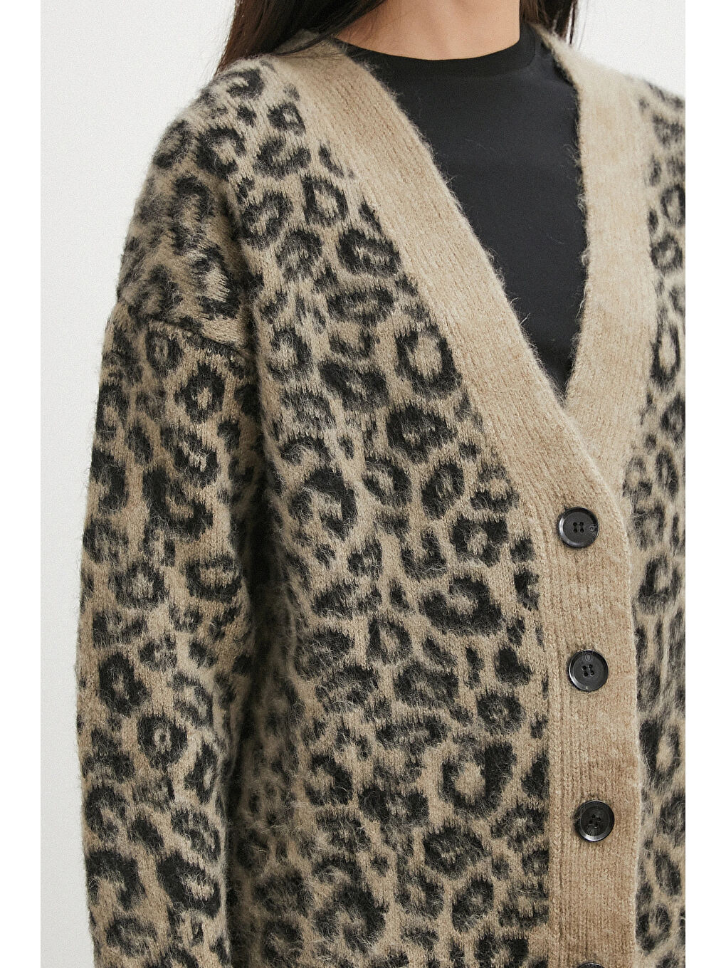 Ekru Leoparlı Düğmeli Hırka Krem-4
