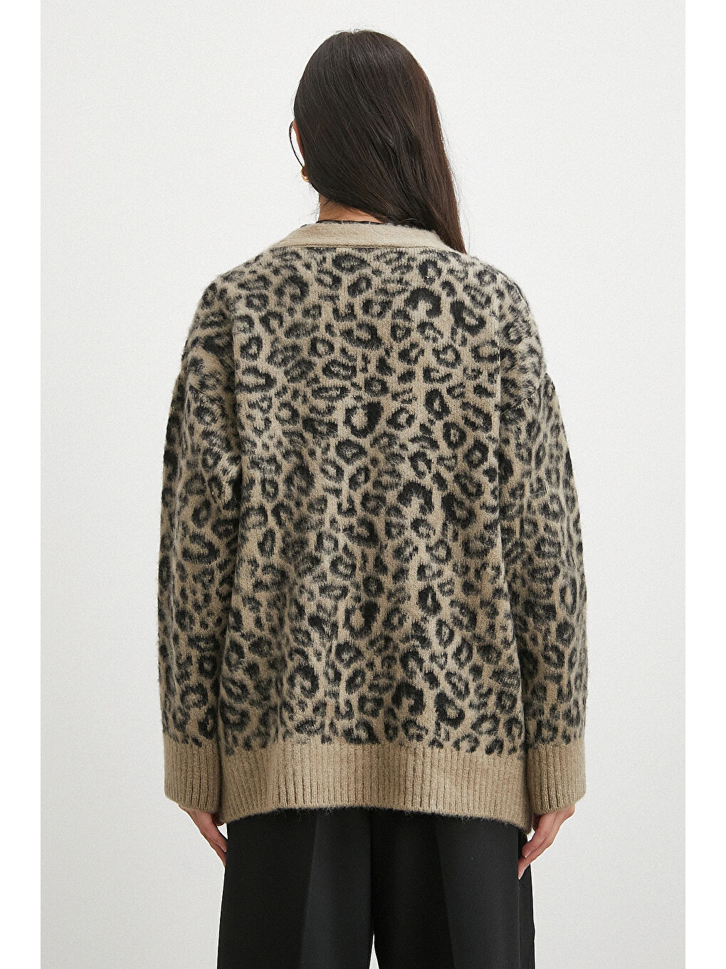 Ekru Leoparlı Düğmeli Hırka Krem-5