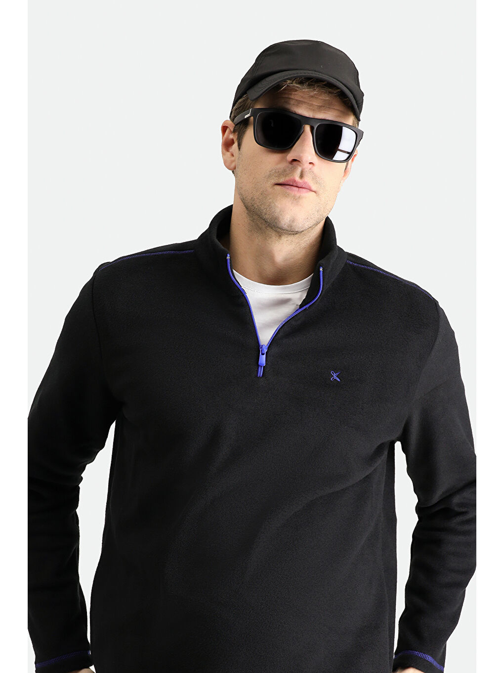 Siyah Yarım Fermuarlı Nakışlı Polar Büyük Beden Sweatshirt-1