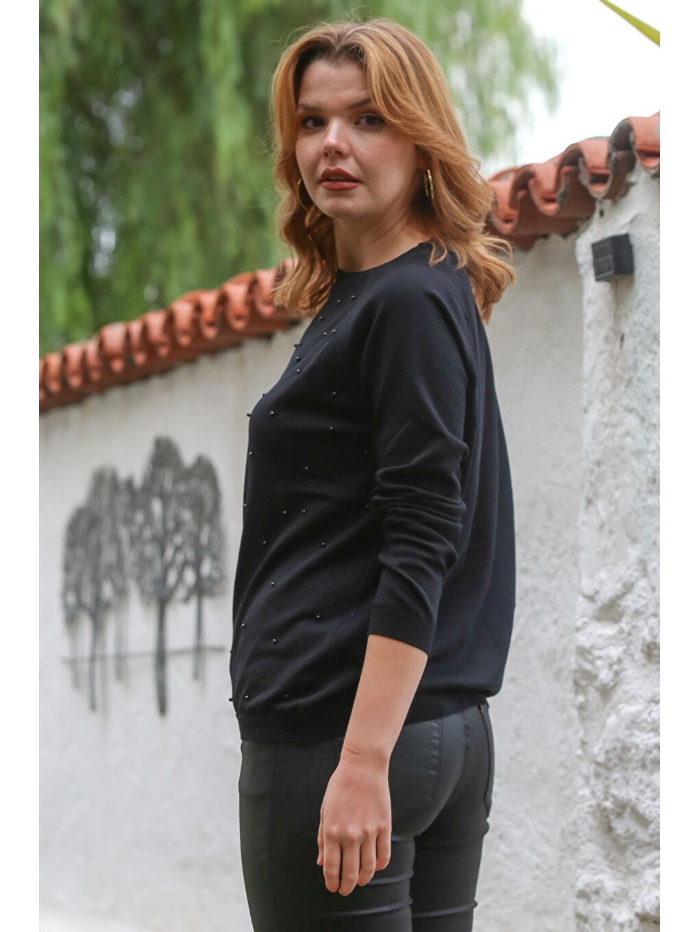Siyah Yuvarlak Yaka Uzun Kol İnce Boncuklu Triko Bluz 68 66-1