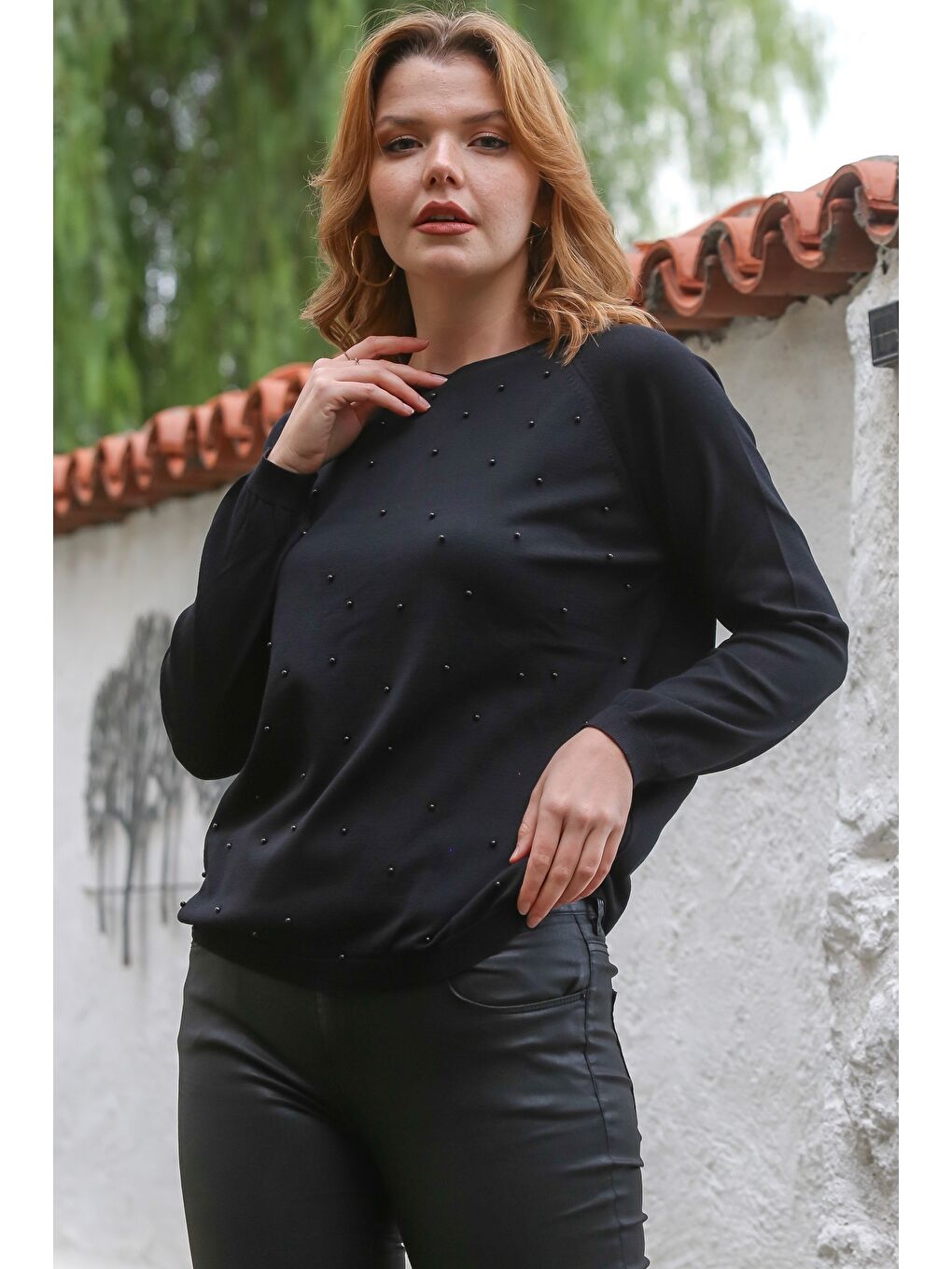 Siyah Yuvarlak Yaka Uzun Kol İnce Boncuklu Triko Bluz 68 66-4