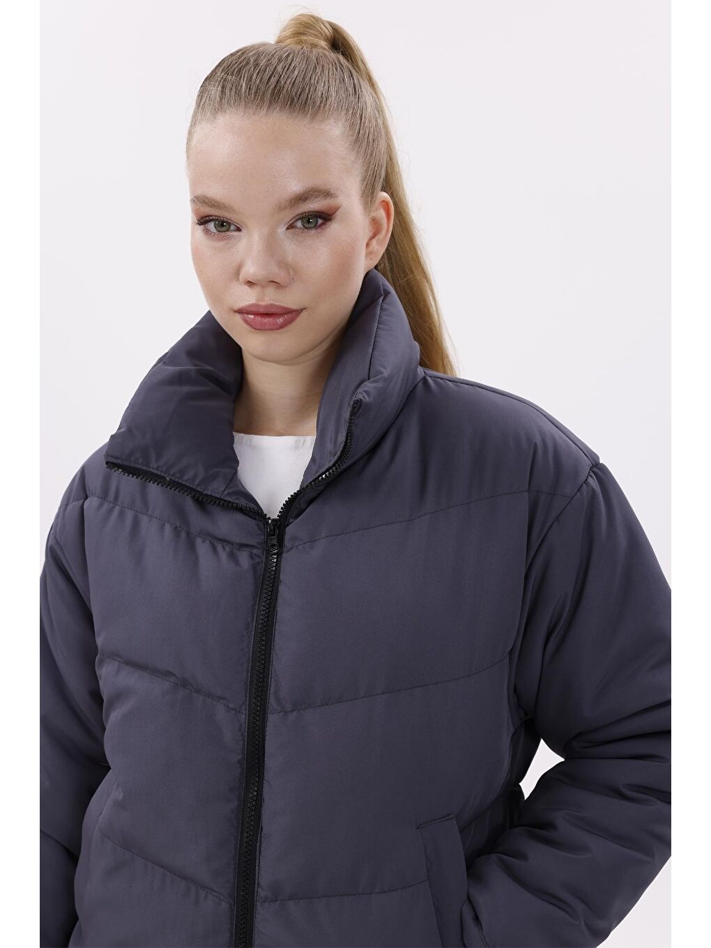 Antrasit Kadın Dolgulu Puffer Mont - Yüksek Yaka, Suya Dayanıklı-2