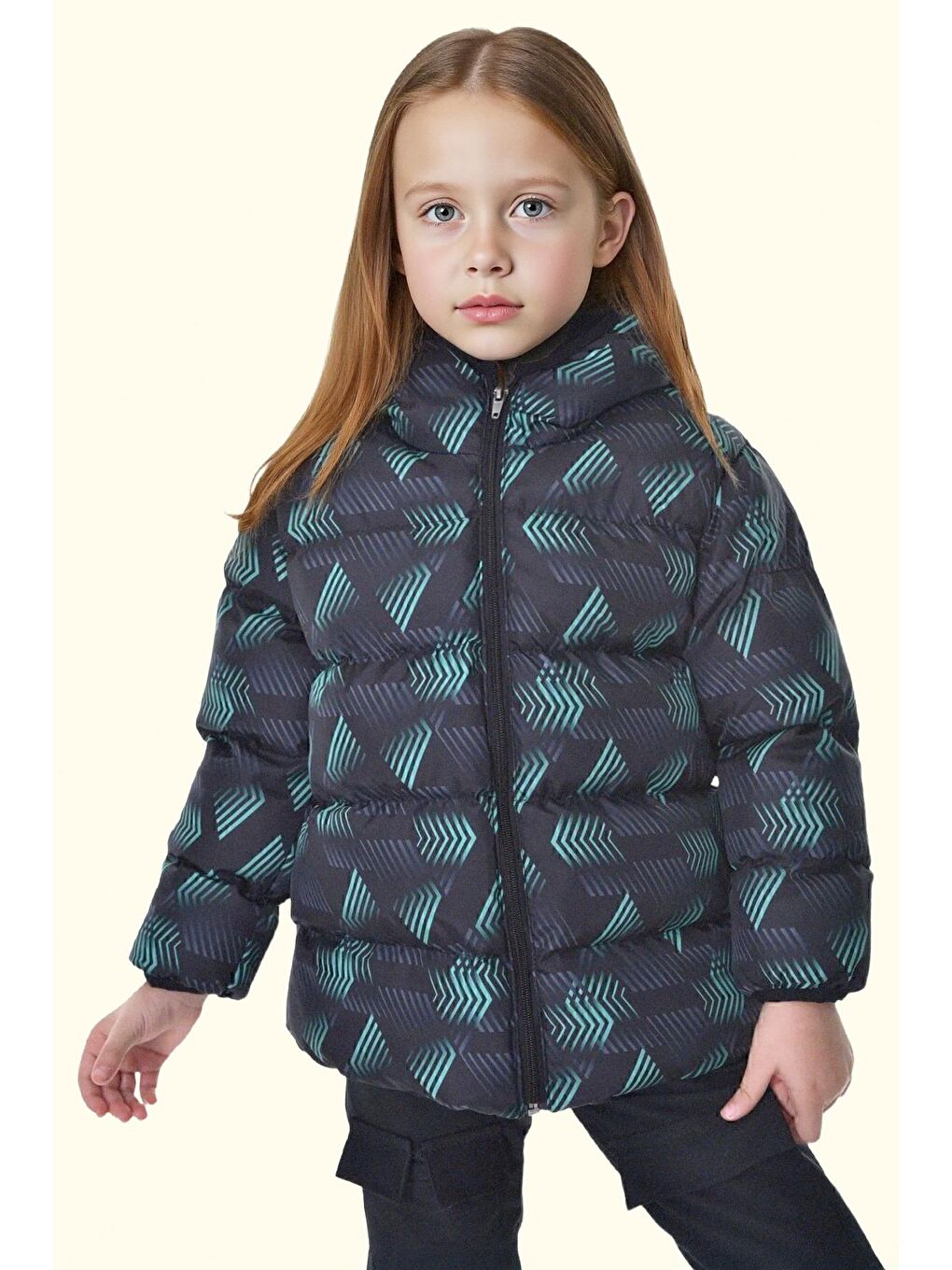 Siyah Kız Çocuk Dijital Desen Polar Su Ve Rüzgar Geçirmez Kapüşonlu Şişme Kışlık Mont