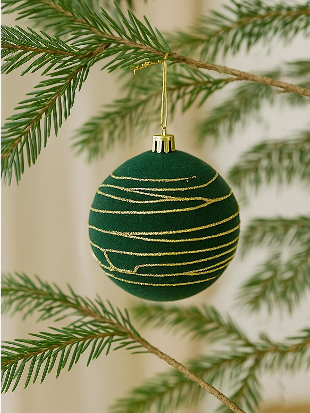 Kadife Yılbaşı Topu – Altın Simli Çam Ağacı Süsü Yeşil 12 cm  2'li