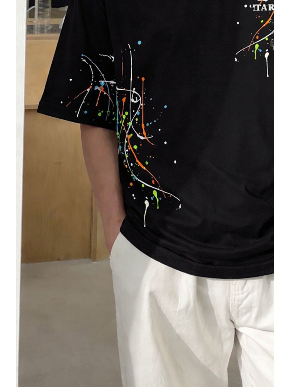 Siyah Erkek Oversize Baskılı Tişört – Renkli Boya Desenli Modern Streetwear-1