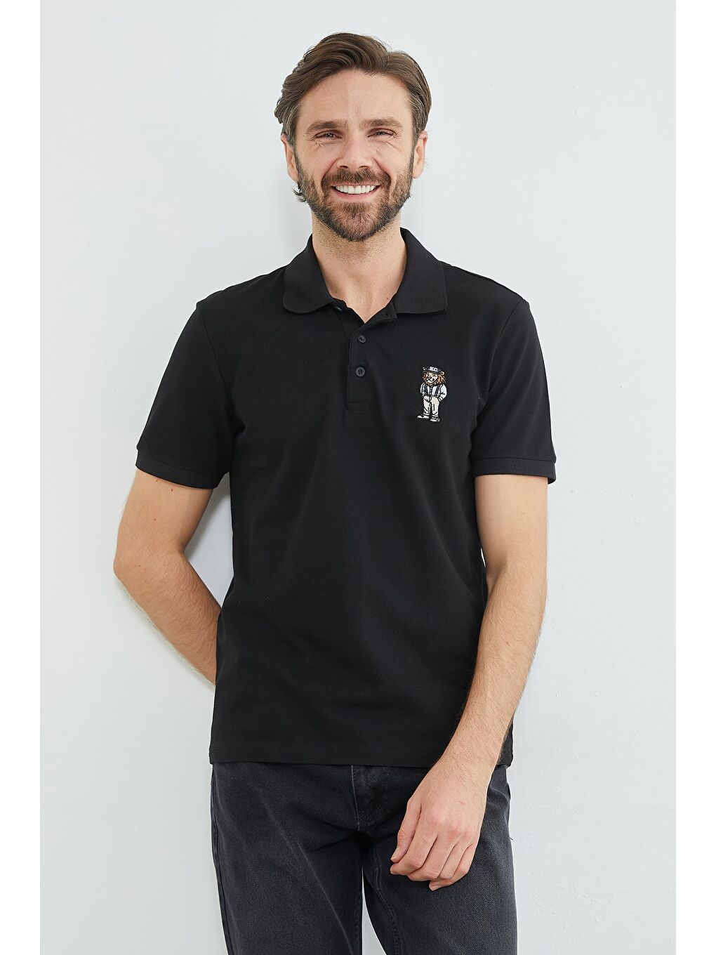 Siyah Aslan Nakışlı Polo Yaka Tişört-1