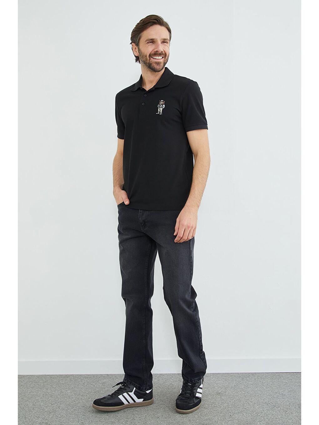 Siyah Aslan Nakışlı Polo Yaka Tişört-2