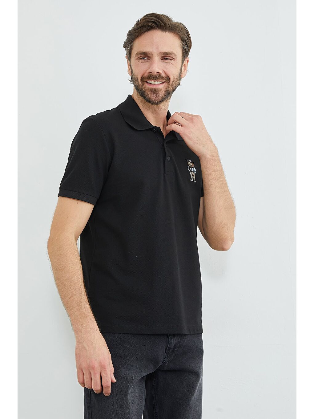 Siyah Aslan Nakışlı Polo Yaka Tişört-3