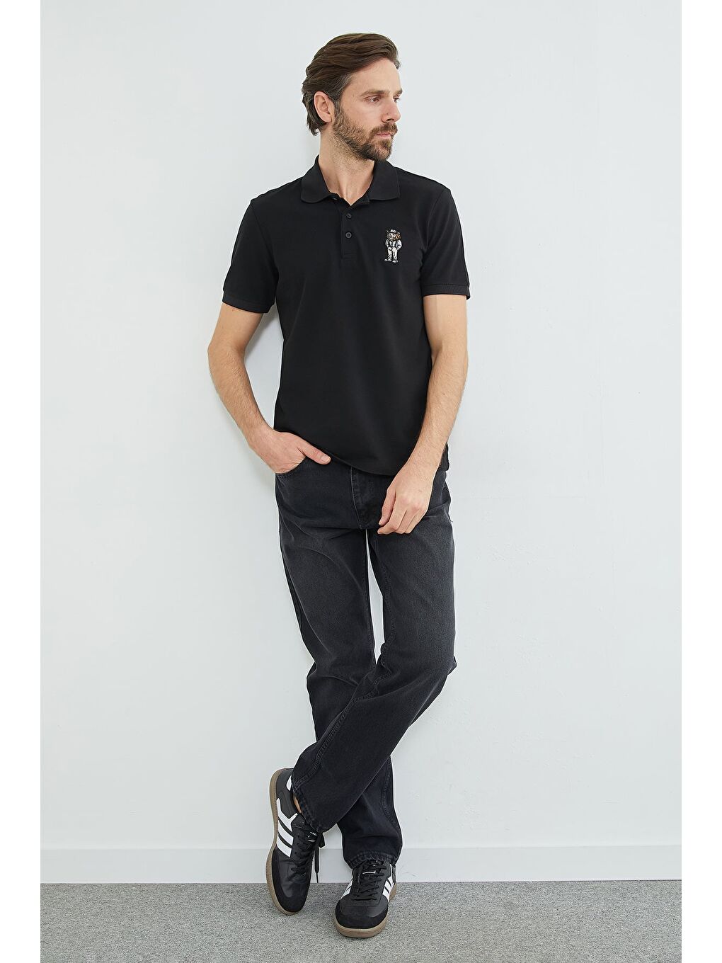 Siyah Aslan Nakışlı Polo Yaka Tişört-4