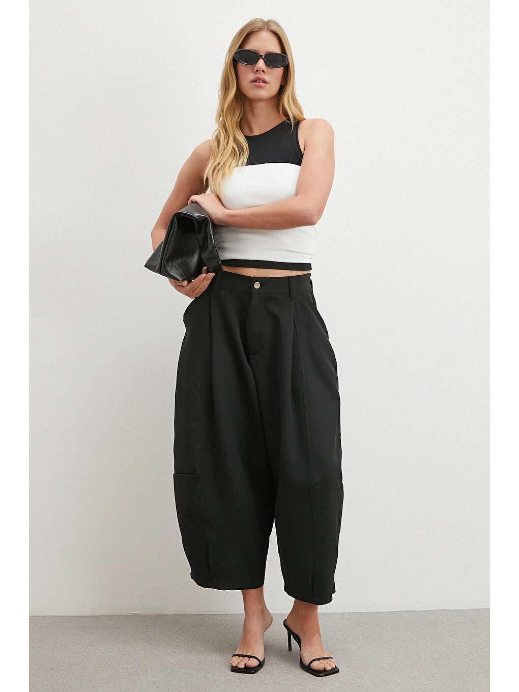 Paça Pileli Bol Kesim Pantolon Siyah-1