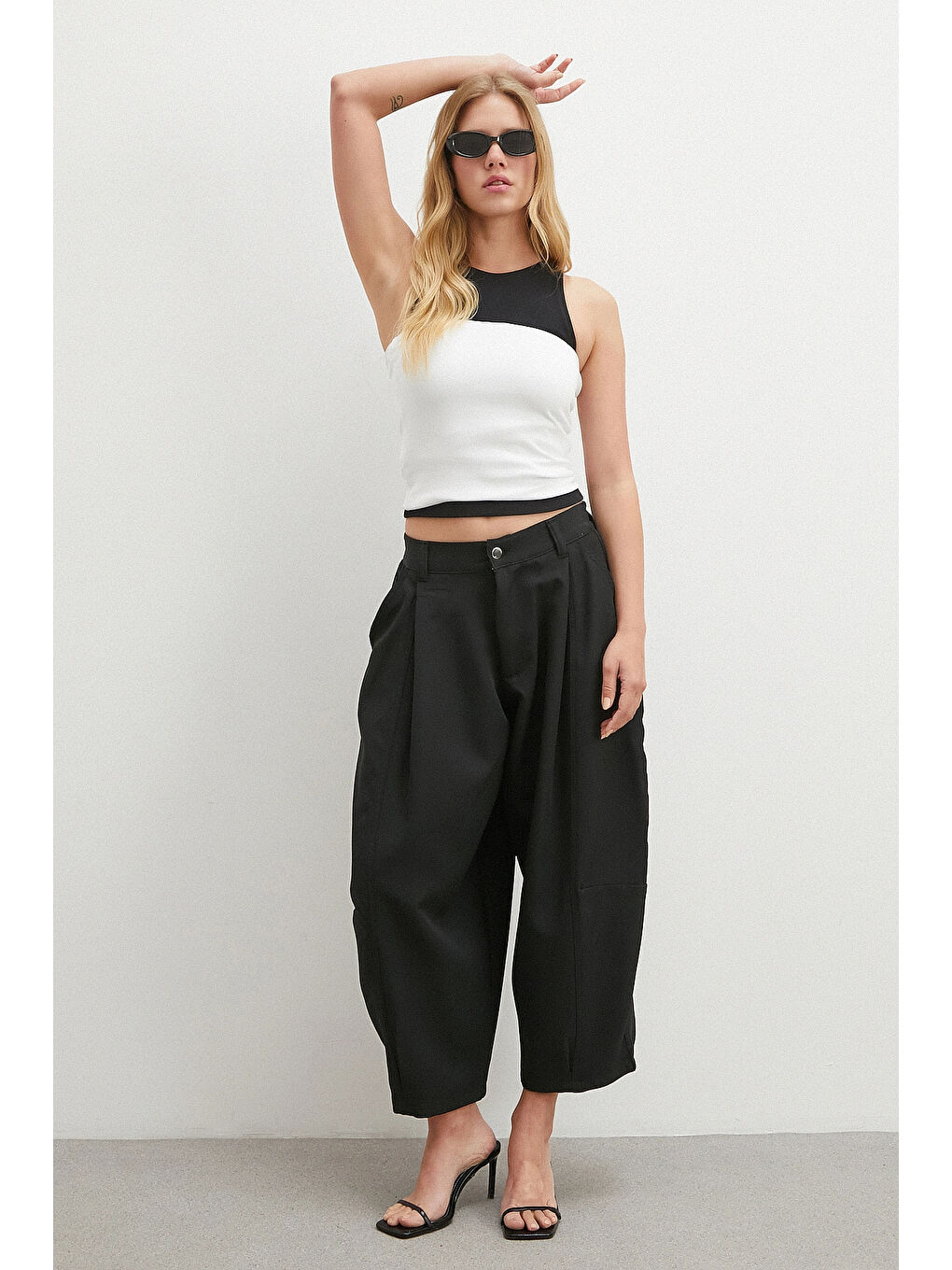 Paça Pileli Bol Kesim Pantolon Siyah-2