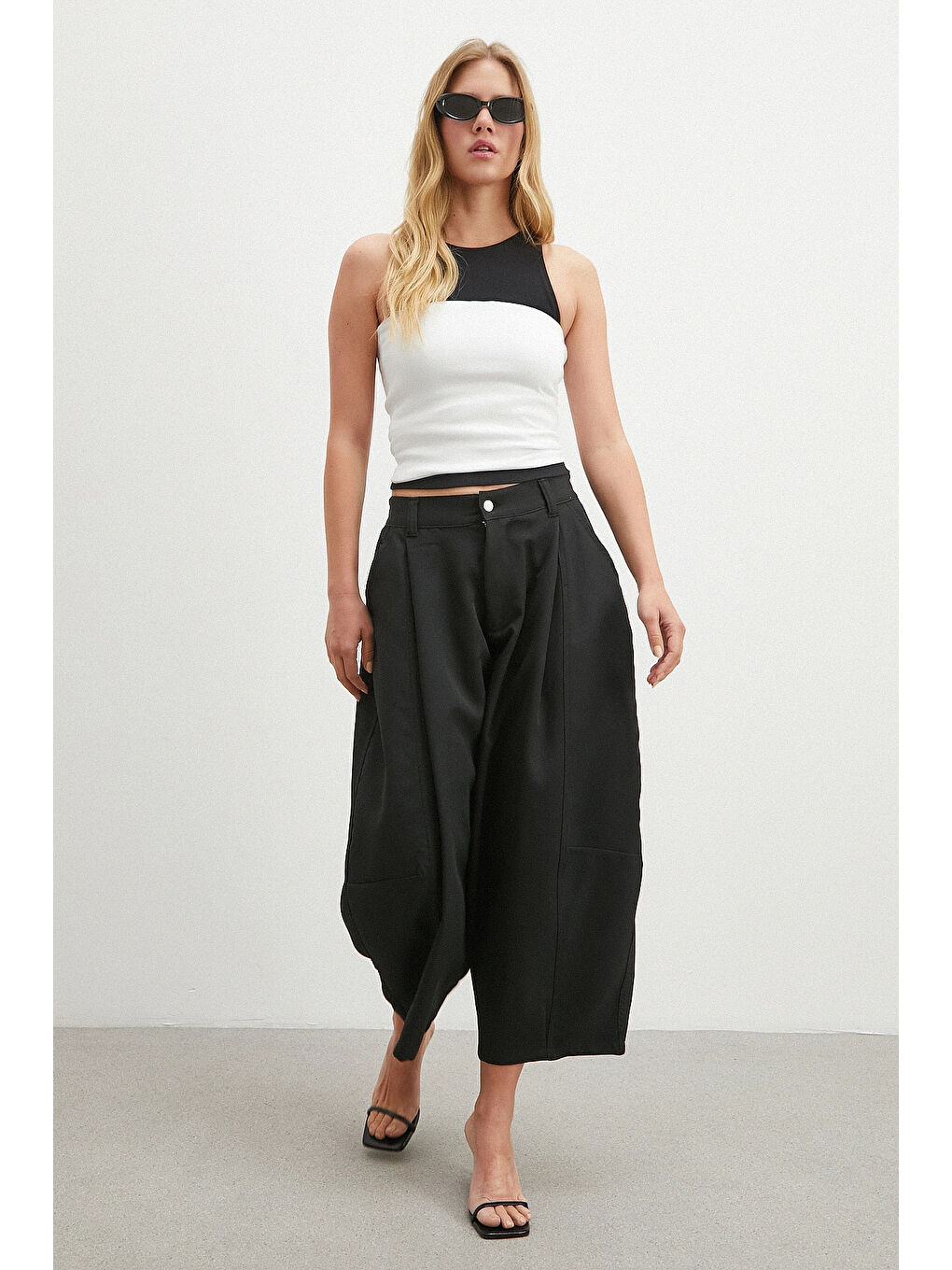 Paça Pileli Bol Kesim Pantolon Siyah-3