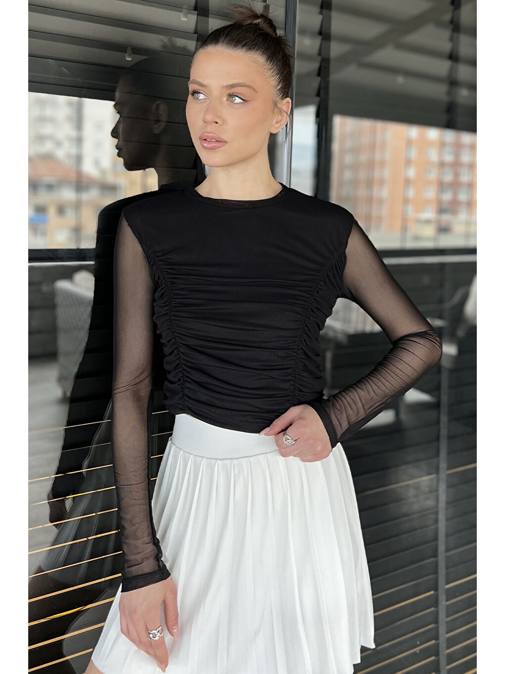 Siyah Bisiklet Yaka Ön Büzgülü Transparan Kadın Crop Bluz-1