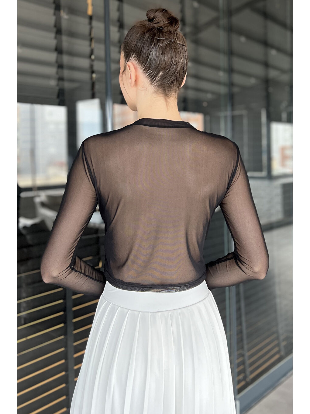 Siyah Bisiklet Yaka Ön Büzgülü Transparan Kadın Crop Bluz-2