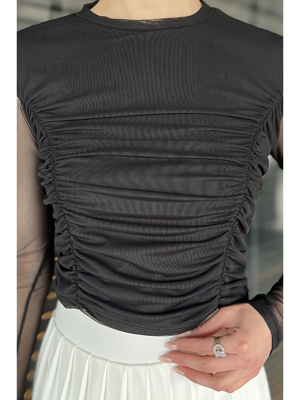 Siyah Bisiklet Yaka Ön Büzgülü Transparan Kadın Crop Bluz-3