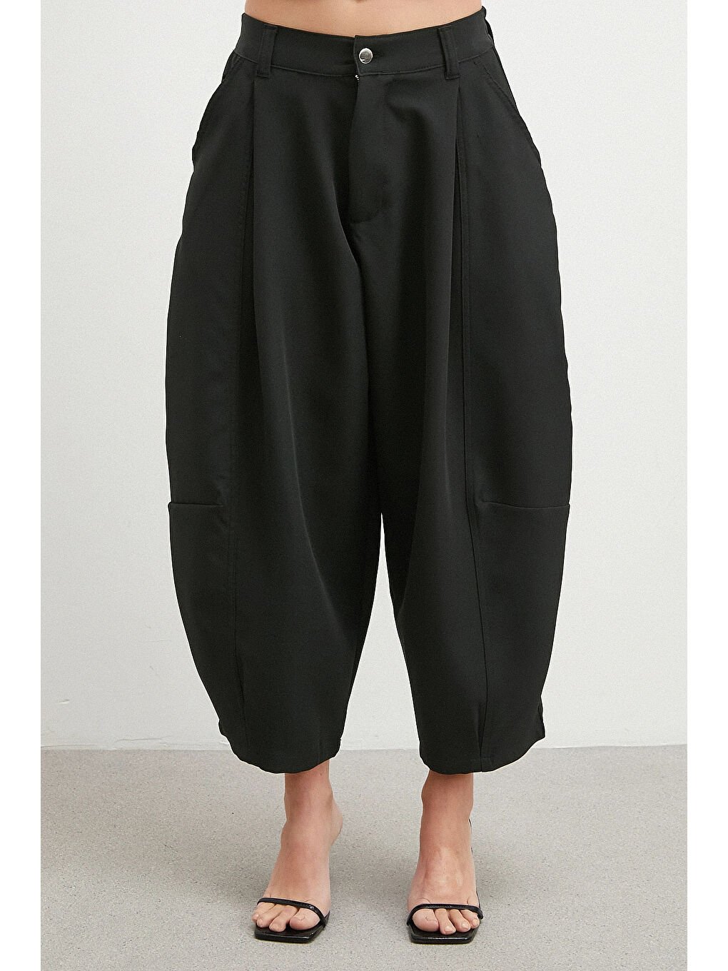 Paça Pileli Bol Kesim Pantolon Siyah-5