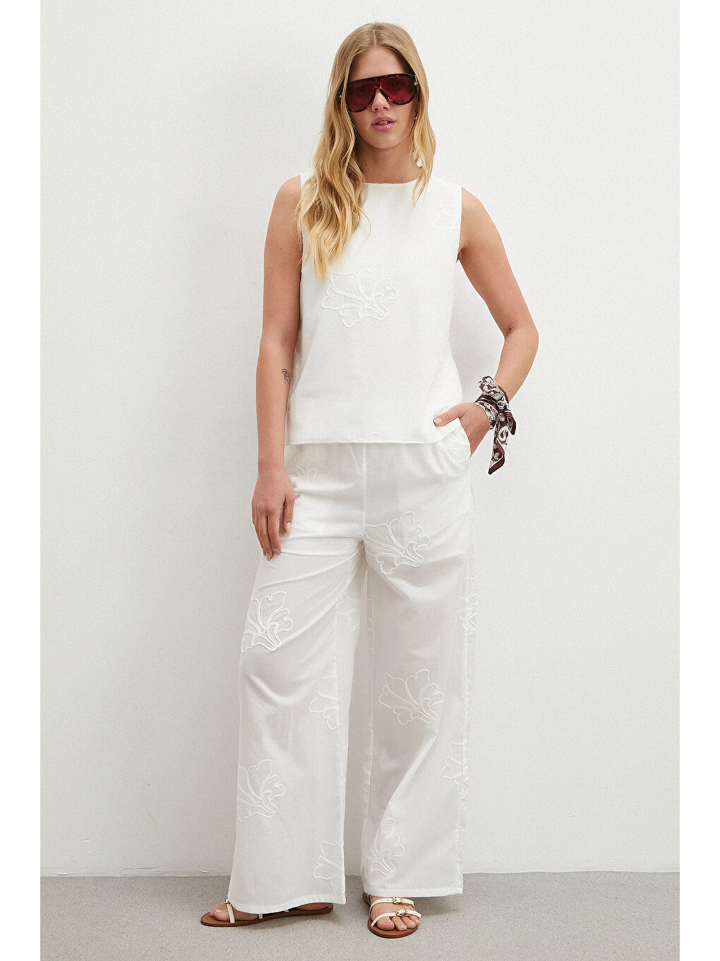 Nakışlı Pantolon Beyaz-1
