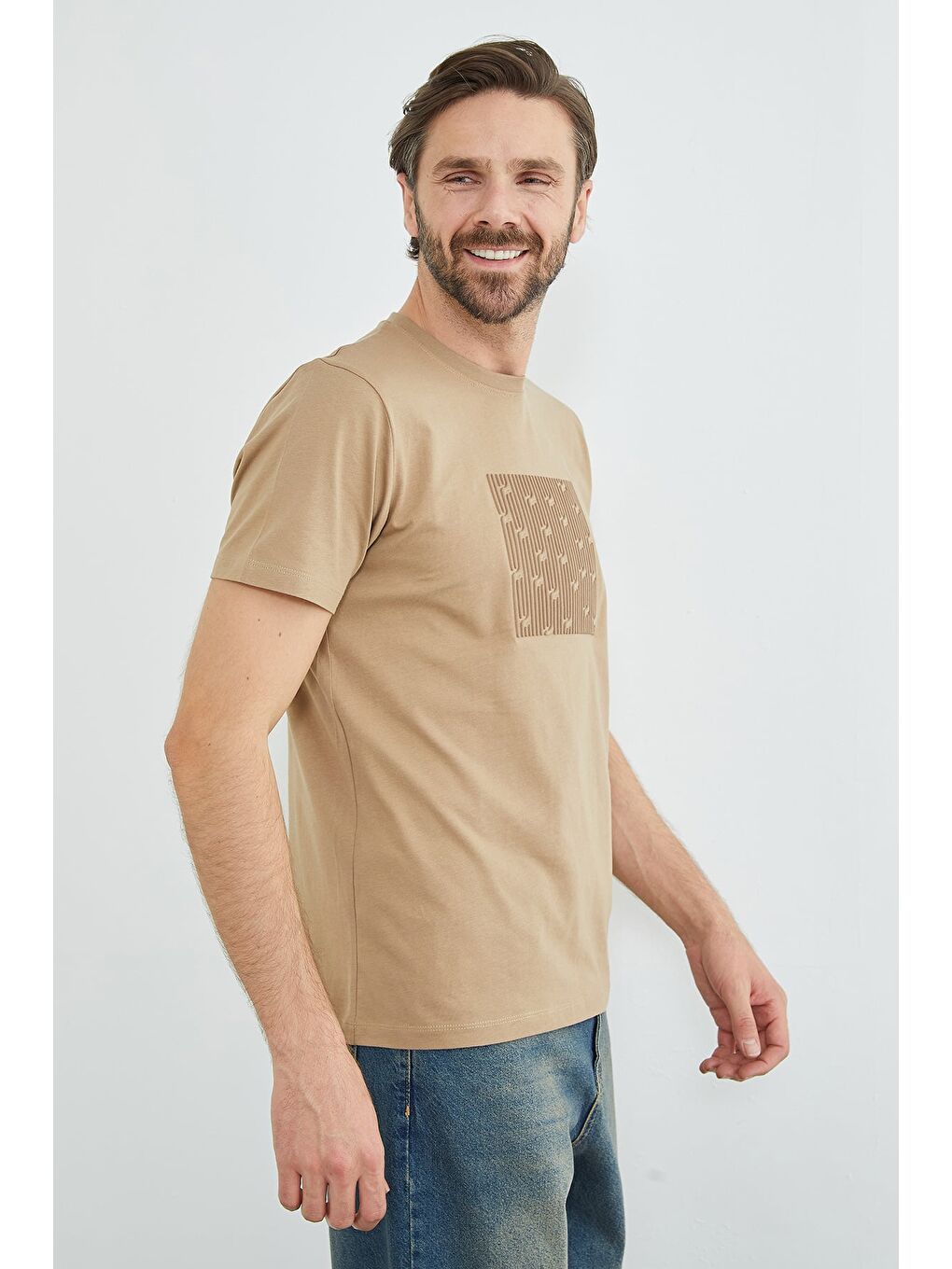 Bej Kabartma Baskılı Bisiklet Yaka Tişört-3