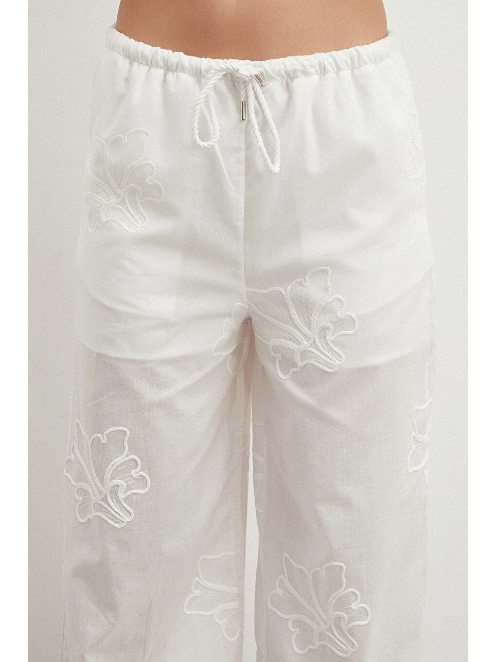 Nakışlı Pantolon Beyaz-4
