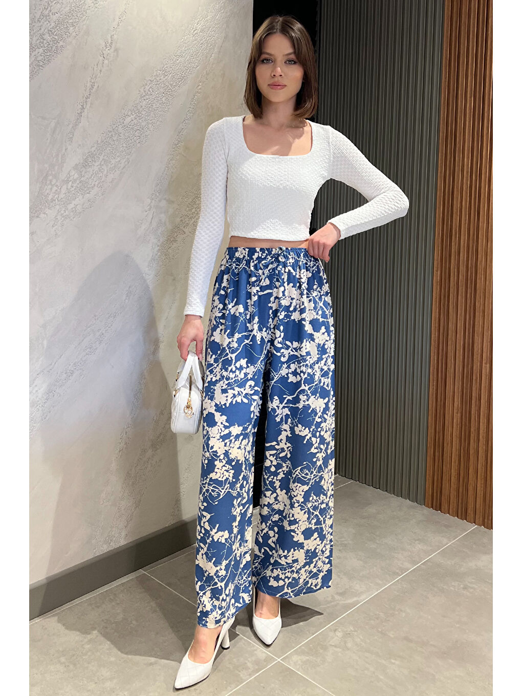 Mavi Bel Lastikli Bol Paça Kadın Viskon Yürüyüş Pantolonu-1