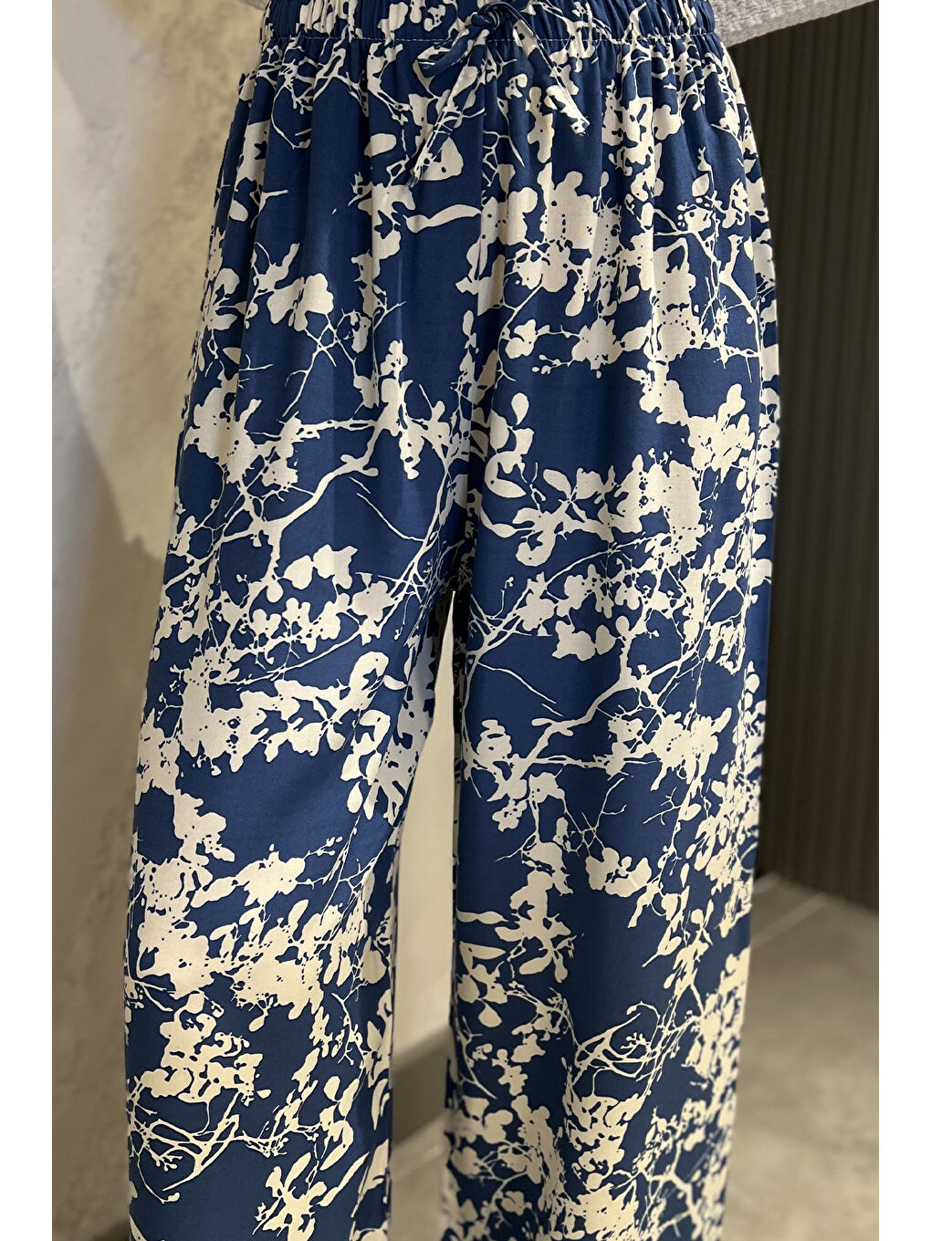 Mavi Bel Lastikli Bol Paça Kadın Viskon Yürüyüş Pantolonu-3